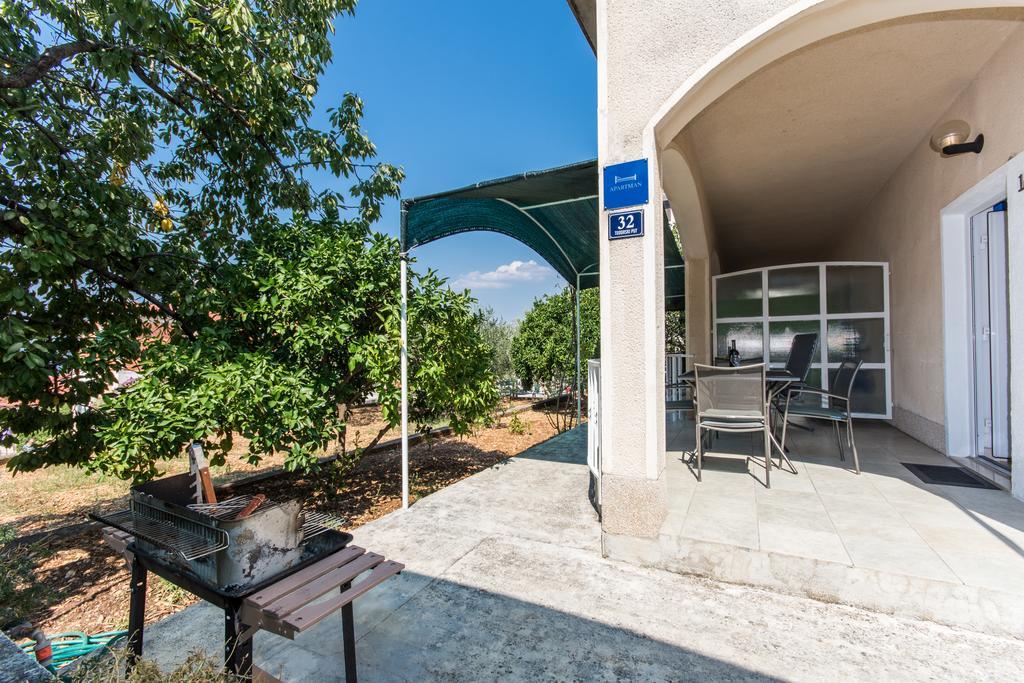 Apartments Fani Trogir Exterior photo